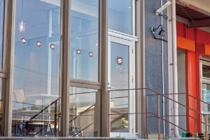 suSTOCK BUSTERSv~nɃJtFuSTOCK BUSTERS cafevI[vIŔ͑SRbypTh̉摜2