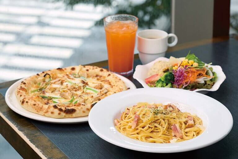 �l�C�C�^���A�����X���V���w��h����L�z�[�e���Ɂu�C�^���A�������o�[�� ����� �V���w��X�v�I�[�v���I