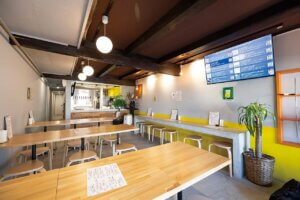 u[̃Ntgr[ő10킪y߂uOTAMA BREWING NAOETSU TAPROOMvzsɃI[vỈ摜6