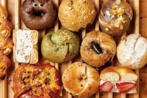 �S���������H�̋x�����B�V���e�n�̐����x�[�J���[�����ł����X�|�b�g�b��z�s�̉摜3