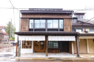 �S���������H�̋x�����B�V���e�n�̐����x�[�J���[�����ł����X�|�b�g�b��z�s�̉摜18