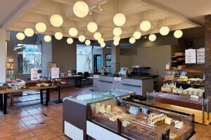 �S���������H�̋x�����B�V���e�n�̐����x�[�J���[�����ł����X�|�b�g�b����O���G���A�̉摜17