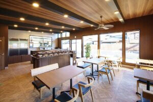 ��������ɐS�Ƃ��߂��V�X�|�b�g�I�J���t���ȃh�[�i�c�V���b�v�uTSUKIOKA�h�[�i�c�v�I�[�v���̉摜5