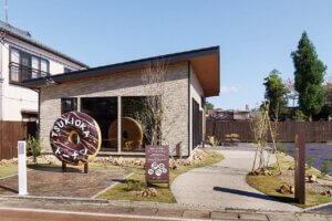 ��������ɐS�Ƃ��߂��V�X�|�b�g�I�J���t���ȃh�[�i�c�V���b�v�uTSUKIOKA�h�[�i�c�v�I�[�v���̉摜2