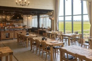 ���s�̃J�t�F���X�g�����uVINTAGE HALL�v�������{�݂Ƀ��j���[�A���I�V���b�v��T�E�i�𕹐݂̉摜6