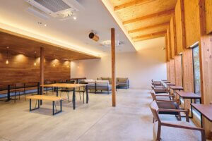 �̂ɗD�������R�H�i�����낤�X�[�p�[���J�t�F�uSun San�v�����揗�r�ɒa���I�J�t�F�����݂̉摜6