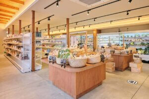 �̂ɗD�������R�H�i�����낤�X�[�p�[���J�t�F�uSun San�v�����揗�r�ɒa���I�J�t�F�����݂̃��C���摜