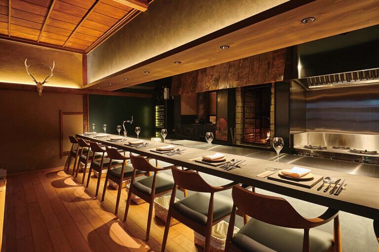 �g�����V���h�̗��j�Ɣ��������\�ł���X�u�F�ށi�E�K�j�v�{���ʂ�ɃI�[�v���I ����Ԃɂ�����