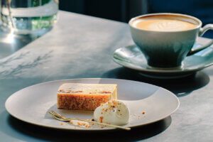 �����̖��������I�K�ꂽ��}�X�g�ŃI�[�_�[�������A�V���J�t�F�́g�Ŕ��j���[�h �X�C�[�c�҂̉摜11