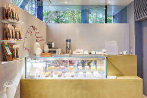 �����̖��������I�K�ꂽ��}�X�g�ŃI�[�_�[�������A�V���J�t�F�́g�Ŕ��j���[�h �X�C�[�c�҂̉摜12