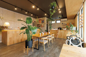 �����̖��������I�K�ꂽ��}�X�g�ŃI�[�_�[�������A�V���J�t�F�́g�Ŕ��j���[�h �X�C�[�c�҂̉摜5