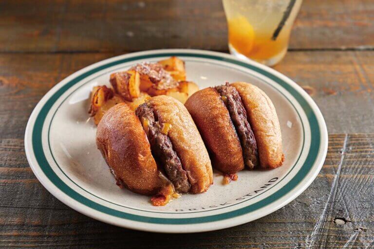 ���{��ɋP�����O�����o�[�K�[�X�uBRISKSTAND NIIGATA�v������ʂɃI�[�v���I ���Ɛ��σ^�}�l�M�����̌��ߎ�