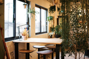 �����̖��������I�K�ꂽ��}�X�g�ŃI�[�_�[�������A�V���J�t�F�́g�Ŕ��j���[�h �X�C�[�c�҂̉摜35