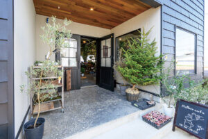 �����̖��������I�K�ꂽ��}�X�g�ŃI�[�_�[�������A�V���J�t�F�́g�Ŕ��j���[�h �X�C�[�c�҂̉摜36