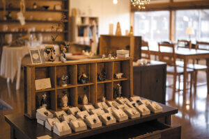 �����̖��������I�K�ꂽ��}�X�g�ŃI�[�_�[�������A�V���J�t�F�́g�Ŕ��j���[�h �X�C�[�c�҂̉摜17