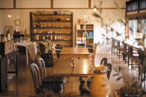 �����̖��������I�K�ꂽ��}�X�g�ŃI�[�_�[�������A�V���J�t�F�́g�Ŕ��j���[�h �X�C�[�c�҂̉摜16