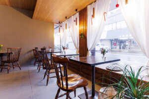 �����̖��������I�K�ꂽ��}�X�g�ŃI�[�_�[�������A�V���J�t�F�́g�Ŕ��j���[�h �X�C�[�c�҂̉摜26